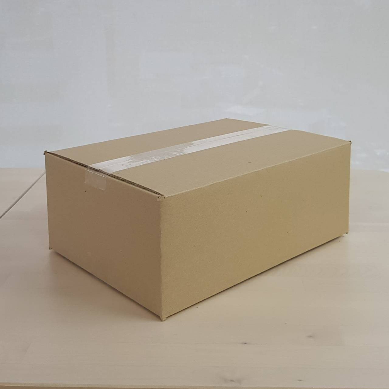 ダンボール箱オーダーメイドの制作事例-370x265x145