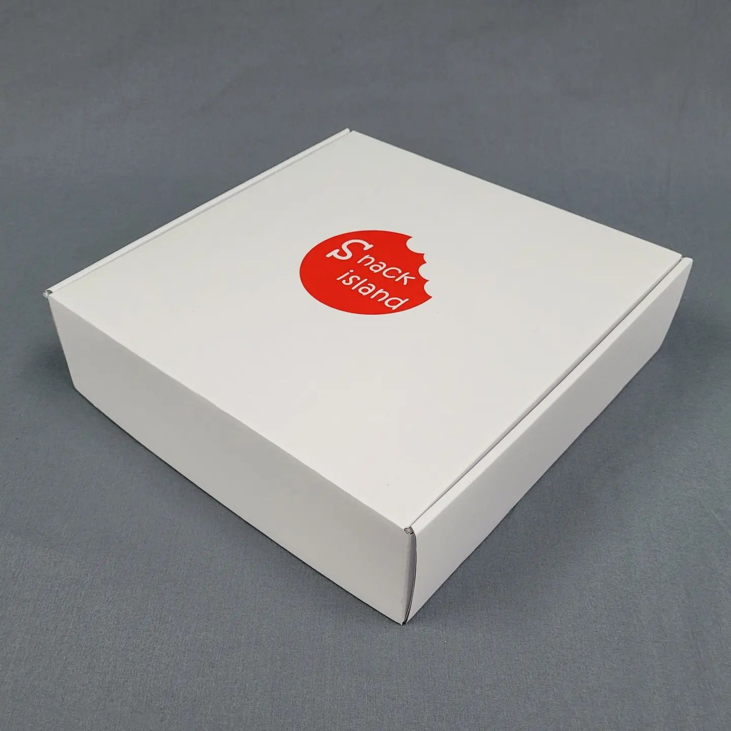 ダンボール箱オーダーメイドの制作事例-白のカラーダンボール